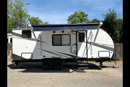Tiny Home-Pathfinder Bunkhouse: Lightweight & Ready for Adventure Tracer 200BHSLE