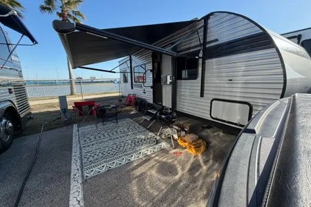 Eleydis's East to West Silver lakes Travel Trailer