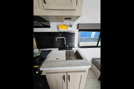 Eleydis's East to West Silver lakes Travel Trailer