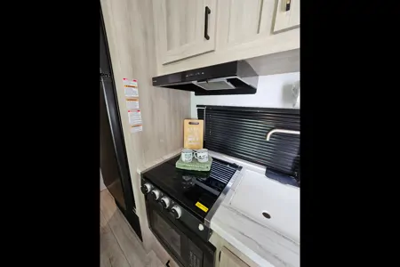 Eleydis's East to West Silver lakes Travel Trailer