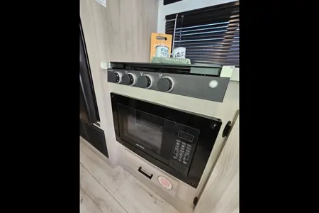 Eleydis's East to West Silver lakes Travel Trailer