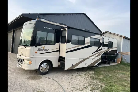 Corey's Fleetwood 36 Class A