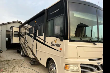 Corey's Fleetwood 36 Class A