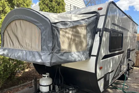 ✨ STRESS-FREE GETAWAY ✨ | We Deliver & Set Up! | Sleeps 6 | Modern Hybrid