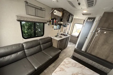 ✨ STRESS-FREE GETAWAY ✨ | We Deliver & Set Up! | Sleeps 6 | Modern Hybrid