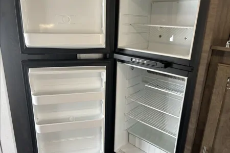 ✨ STRESS-FREE GETAWAY ✨ | We Deliver & Set Up! | Sleeps 6 | Modern Hybrid