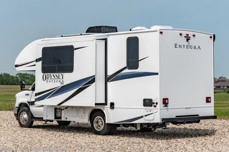 James and Desiree's Family Friendly Home on Wheels
