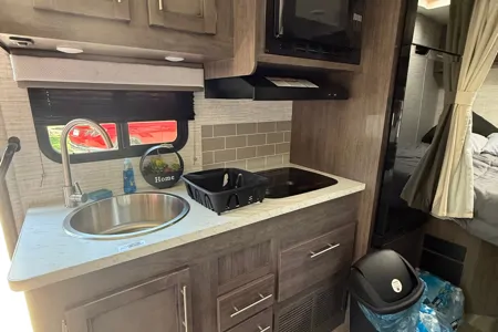 James and Desiree's Family Friendly Home on Wheels