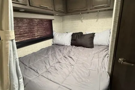 James and Desiree's Family Friendly Home on Wheels