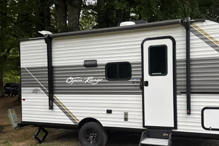 King Family’s Highland Ridge Open Range Travel Trailer (SUV towable)