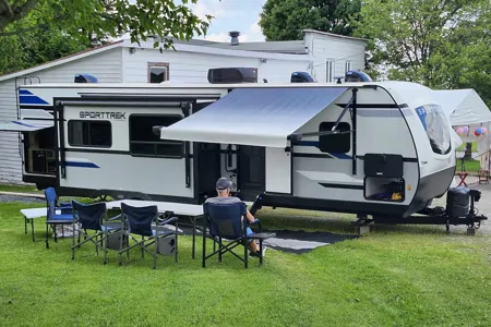 susie Venture RV Sportrek 32VIK Roulotte