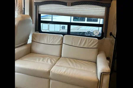 J&FW’s Thor Motor Coach 34J Windsport Class A