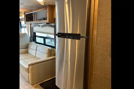 J&FW’s Thor Motor Coach 34J Windsport Class A