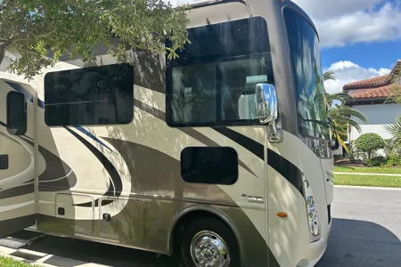 J&FW’s Thor Motor Coach 34J Windsport Class A
