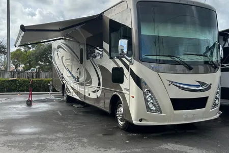 J&FW’s Thor Motor Coach 34J Windsport Class A