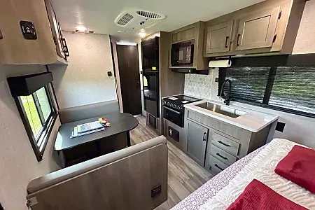 2024 Starcraft 24ft. Trailer - with free private shuttle -Franz