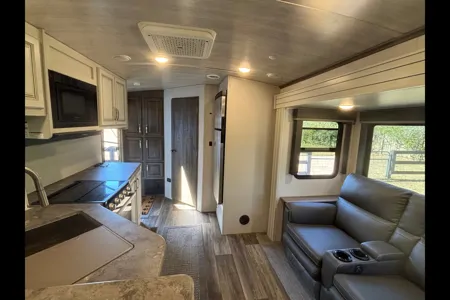 Scott's Keystone Cougar 22RBS Travel Trailer