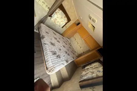 Dee’s Thor Wave 25’  Travel Trailer
