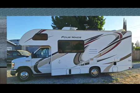 Donna's Thor Motor Coach 23U Class C