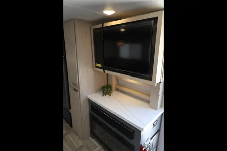 Adventure-Ready 2024 Prime Time Tracer 28BHS Travel Trailer