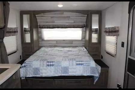 Super light Palomino Puma XLE Travel Trailer