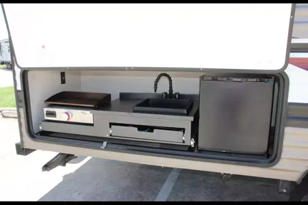 Super light Palomino Puma XLE Travel Trailer