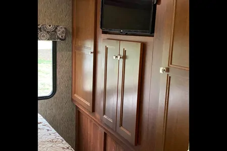 Jennifer 's Forest River 3010DS Class C