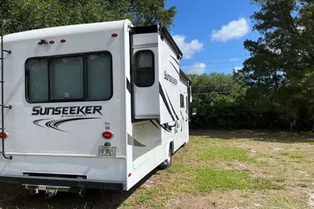 Jennifer 's Forest River 3010DS Class C