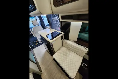 2023 Midwest Patriot FD2 – Ultimate Luxury Touring Coach