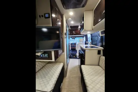 2023 Midwest Patriot FD2 – Ultimate Luxury Touring Coach