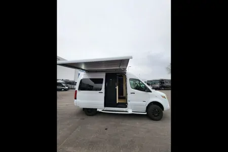 2023 Midwest Patriot FD2 – Ultimate Luxury Touring Coach