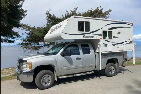 4x4 Silverado 2500HD with Adventurer Truck Camper (STARLINK INTERNET)