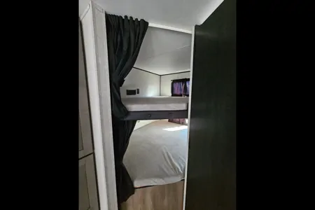Terrah's Starcraft BHS26 Travel Trailer