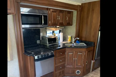 Michael's Forest River 352qs Class A