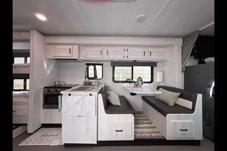 Brand New Forest River Entrada 3100FB Luxury Easy to drive Class C sleep up to 10