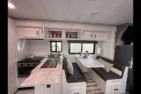 Brand New Forest River Entrada 3100FB Luxury Easy to drive Class C sleep up to 10