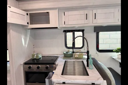 Brand New Forest River Entrada 3100FB Luxury Easy to drive Class C sleep up to 10