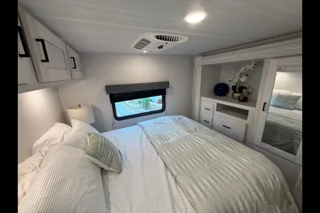 Brand New Forest River Entrada 3100FB Luxury Easy to drive Class C sleep up to 10