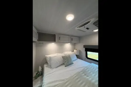 Brand New Forest River Entrada 3100FB Luxury Easy to drive Class C sleep up to 10