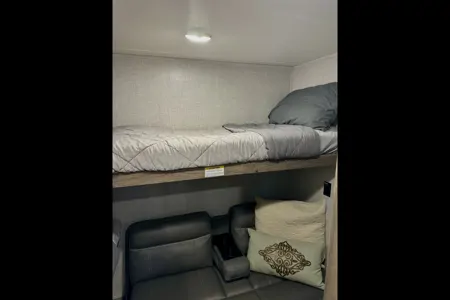 2022 CrossRoads RV Zinger ZR290KB