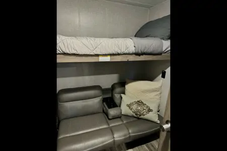 2022 CrossRoads RV Zinger ZR290KB