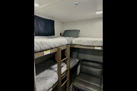 2022 CrossRoads RV Zinger ZR290KB