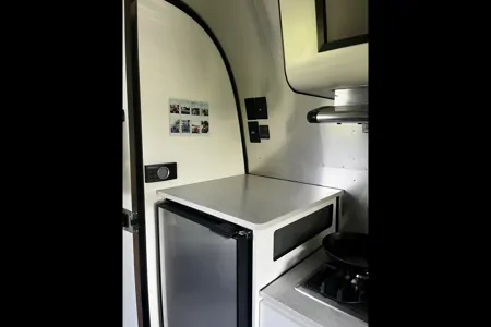 Miraj - Airstream Caravel 22FB Travel Trailer