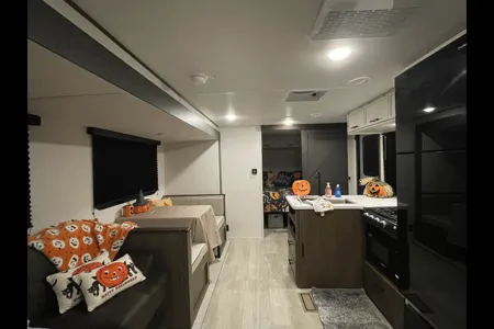 Sweet Pea II - 2026 Bunk House with Camp King bed