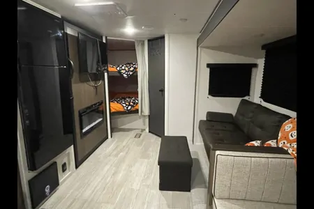 Sweet Pea II - 2026 Bunk House with Camp King bed