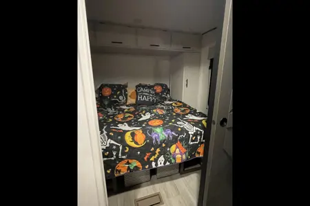 Sweet Pea II - 2026 Bunk House with Camp King bed