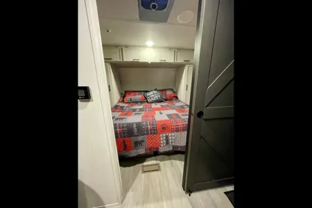Sweet Pea II - 2026 Bunk House with Camp King bed