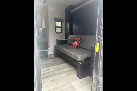 Country Cruz...Keystone Springdale Mini Travel Trailer