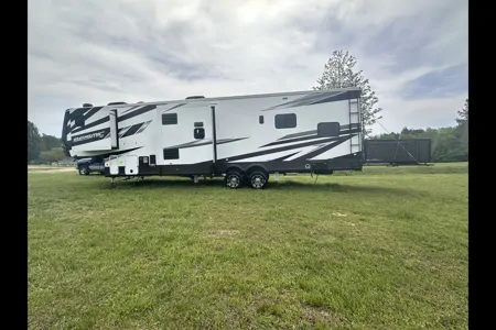 Britany’s Jayco Seismic 403T Fifth Wheel