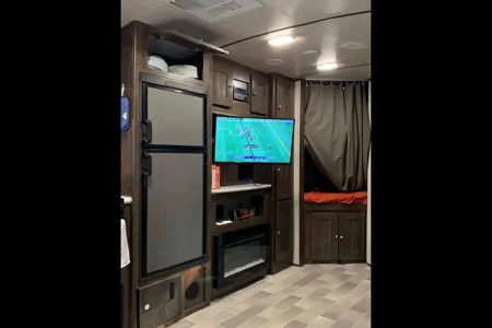Kelvin's Luxury Cruiser RV Embrace EL275 Travel Trailer